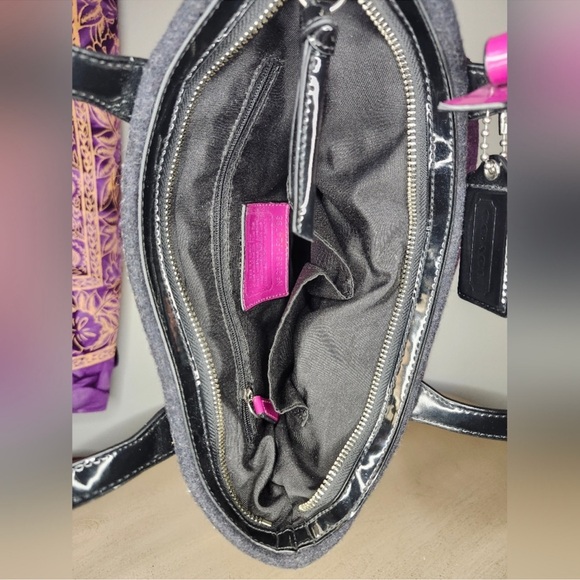 Coach Signature Stripe Wool Tote Bag, model F24786 NWOT 